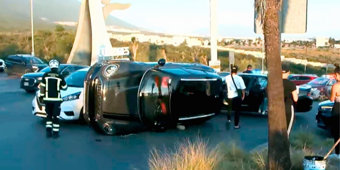 volcadura, accidente, caos vial, paseo de los leones