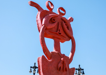Calzada San Pedro, arte público, Sergio Hernández, niña cangrejo, escultura