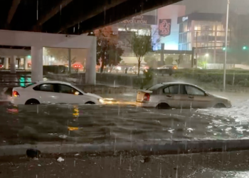 lluvias en Monterrey, autos varados, Metro Sendero, Escobedo y San Nicolás, carretera Nacional