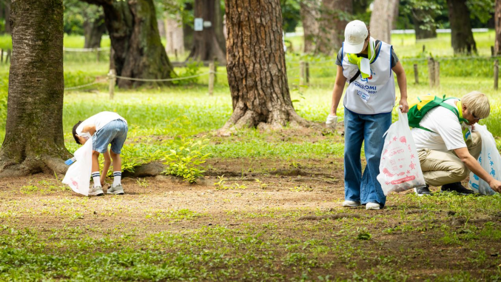 spogomi-deporte-de-Japón-recoger-basura