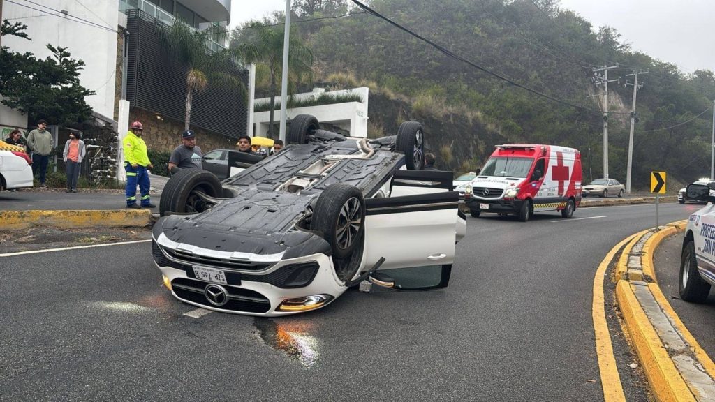 mujer de 76 años se vuelca en san pedro