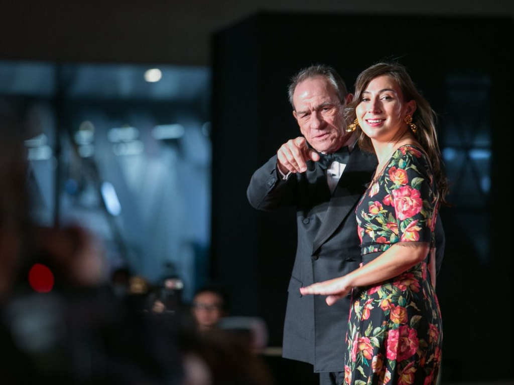 Muere Victoria Jones En Hotel, Hija De Tommy Lee Jones