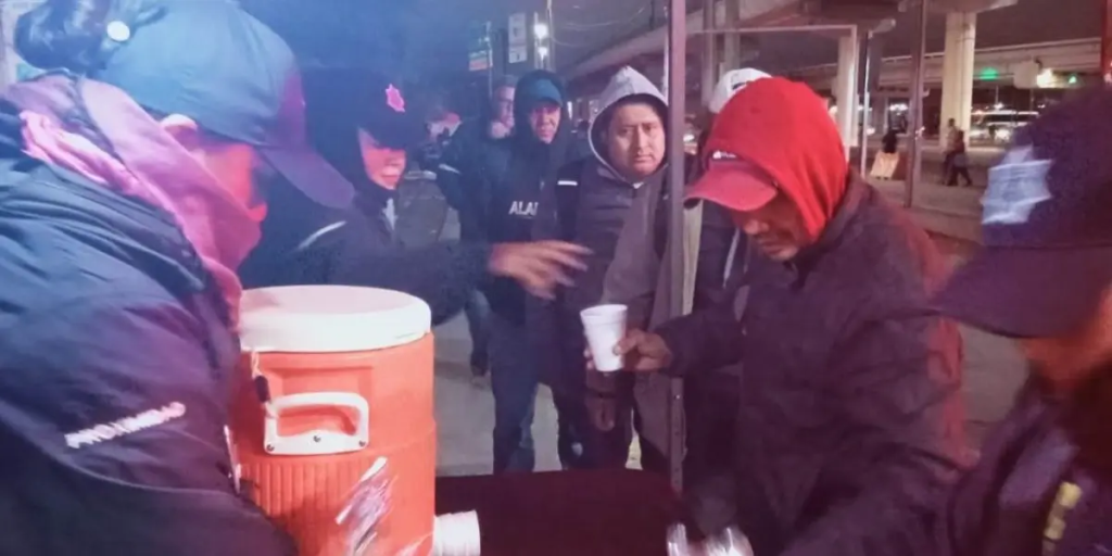 Operativo contra el frío en Escobedo protege a sectores vulnerables, incluyendo personas en situación de calle y quienes necesitan resguardo temporal.