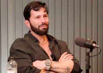 PONCHO-DE-NIGRIS-RING-ROYALE-PELEA