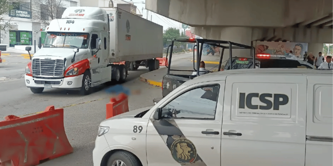 Debido a un accidente atropellan a hombre en Apodaca