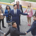 Cast de la oficina México en un circulo