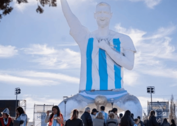 Estatua de Messi rompe récords